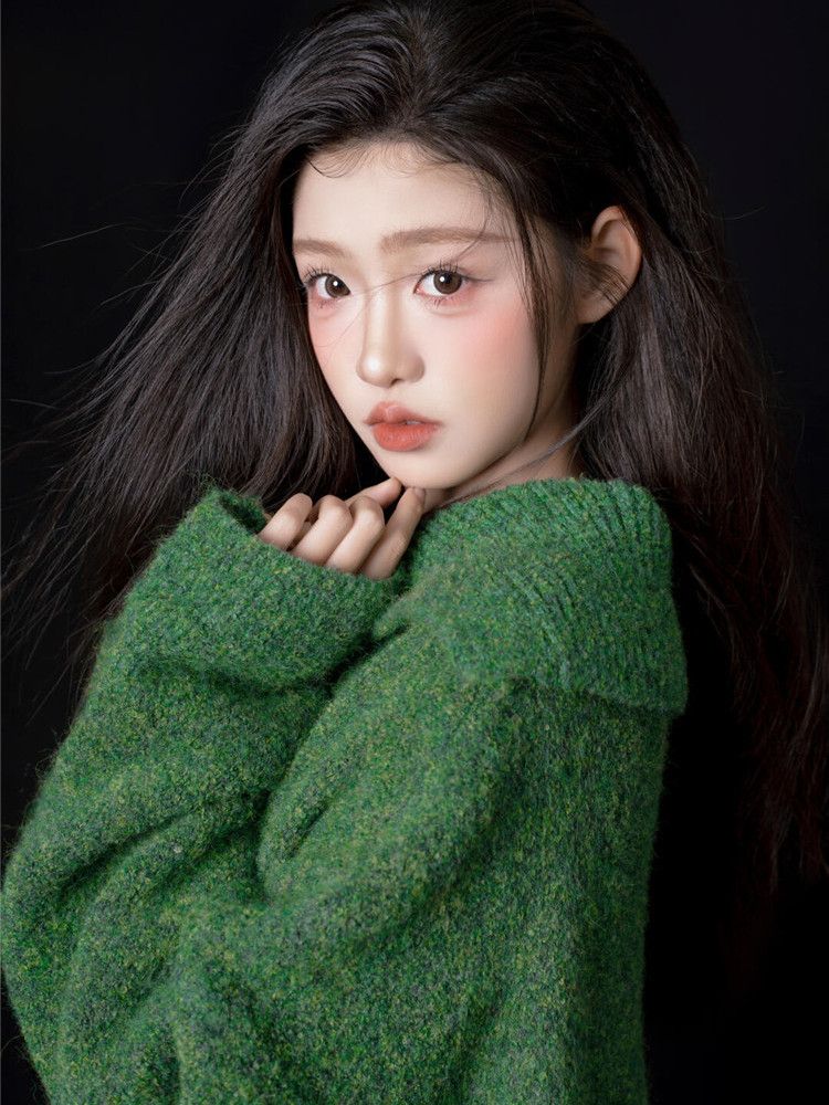 Green Sweater Indoor Art Photo - Ethnic Fashion Studio บทวิจารณ์และราคา